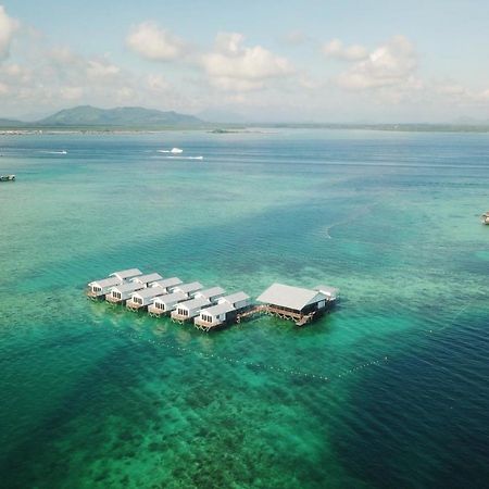 Hôtel Shun Shun Water Bungalows à Semporna Extérieur photo