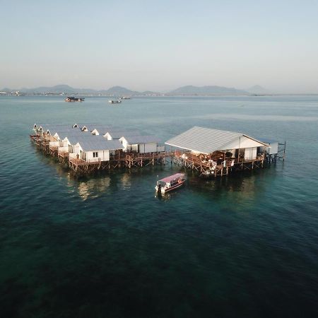 Hôtel Shun Shun Water Bungalows à Semporna Extérieur photo
