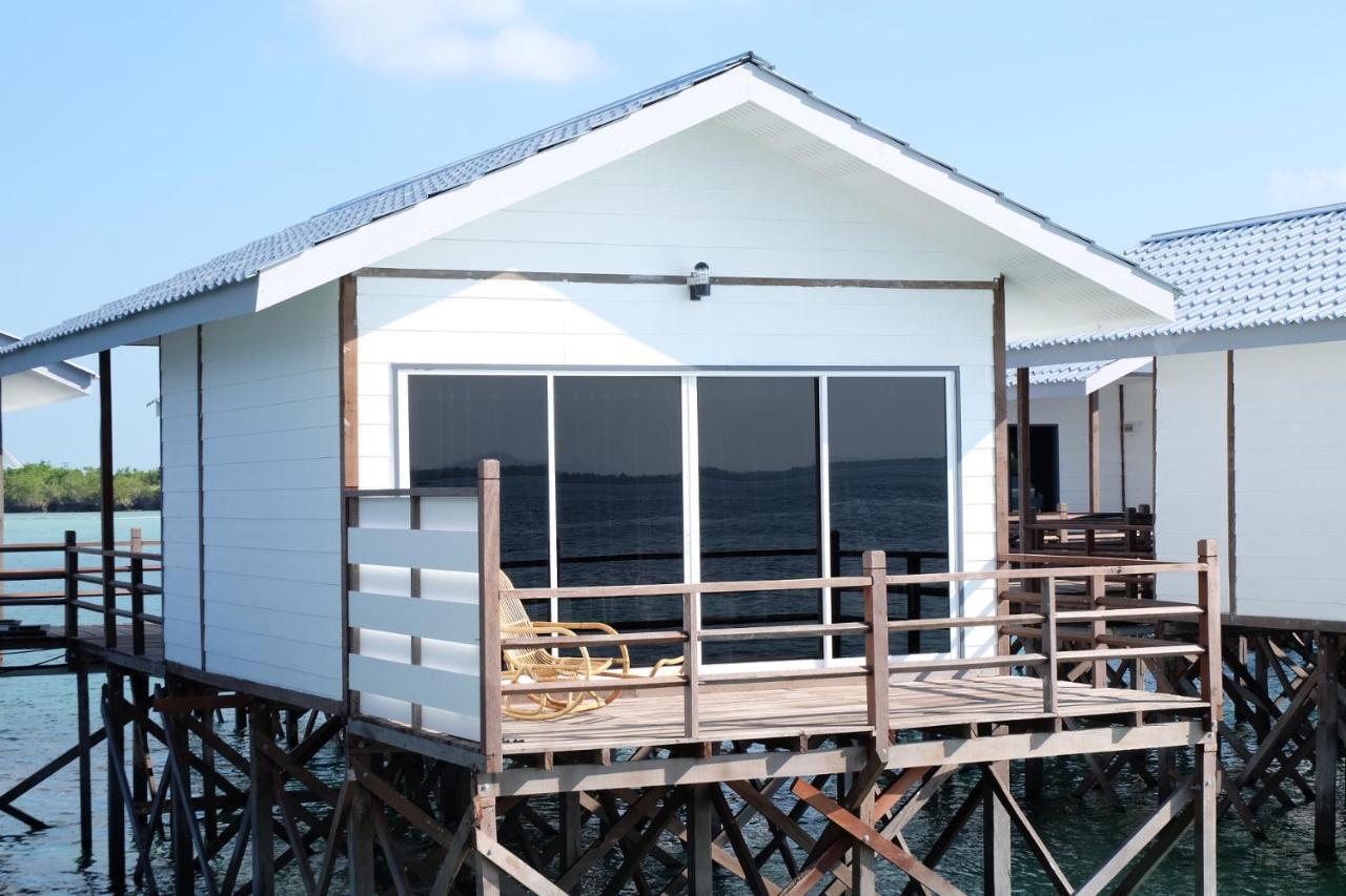 Hôtel Shun Shun Water Bungalows à Semporna Extérieur photo