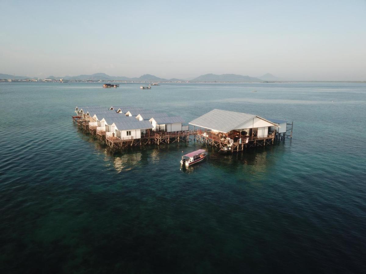 Hôtel Shun Shun Water Bungalows à Semporna Extérieur photo