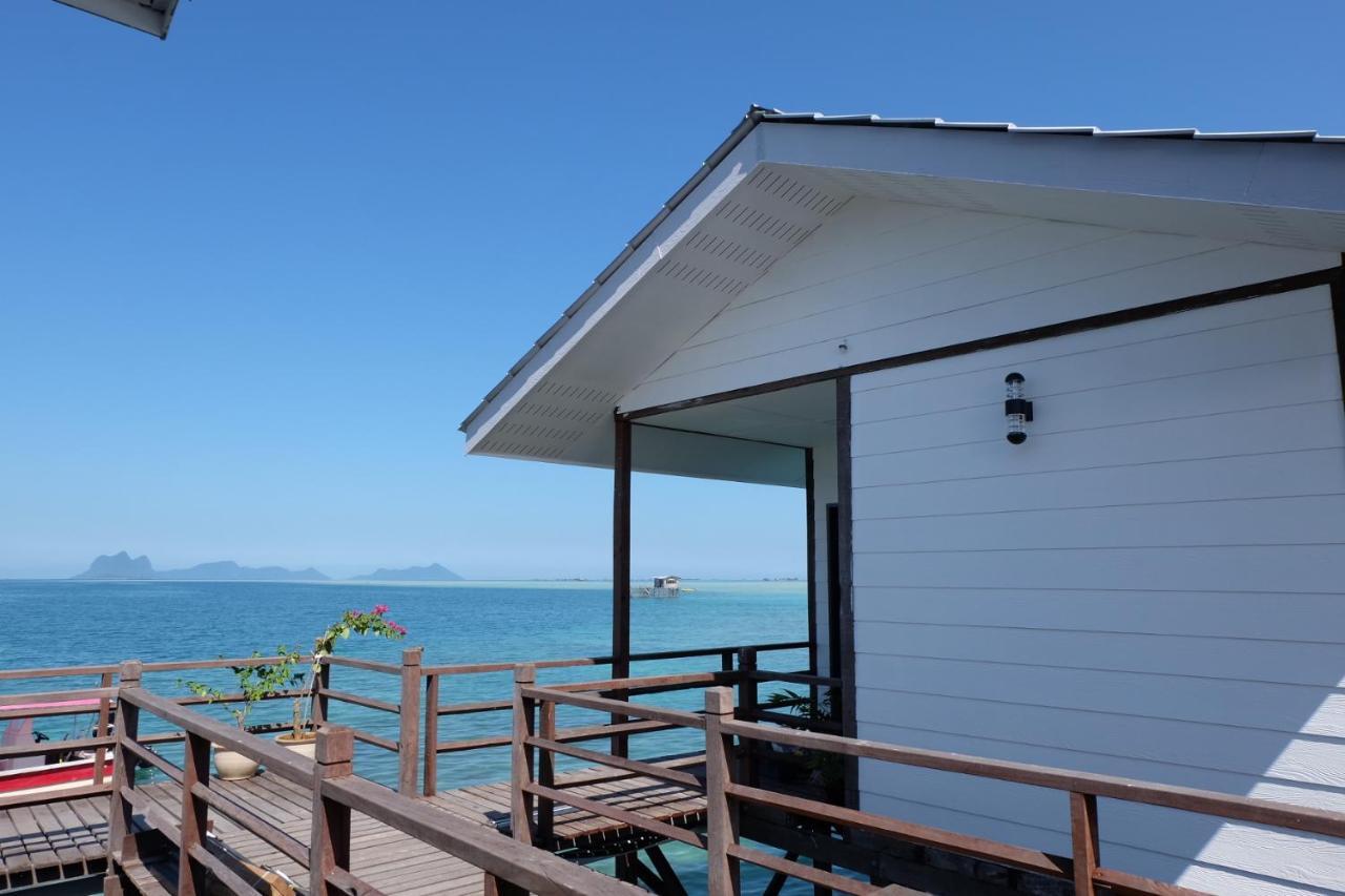 Hôtel Shun Shun Water Bungalows à Semporna Extérieur photo