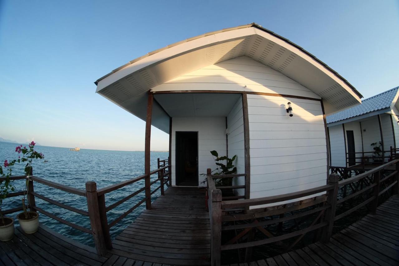 Hôtel Shun Shun Water Bungalows à Semporna Extérieur photo