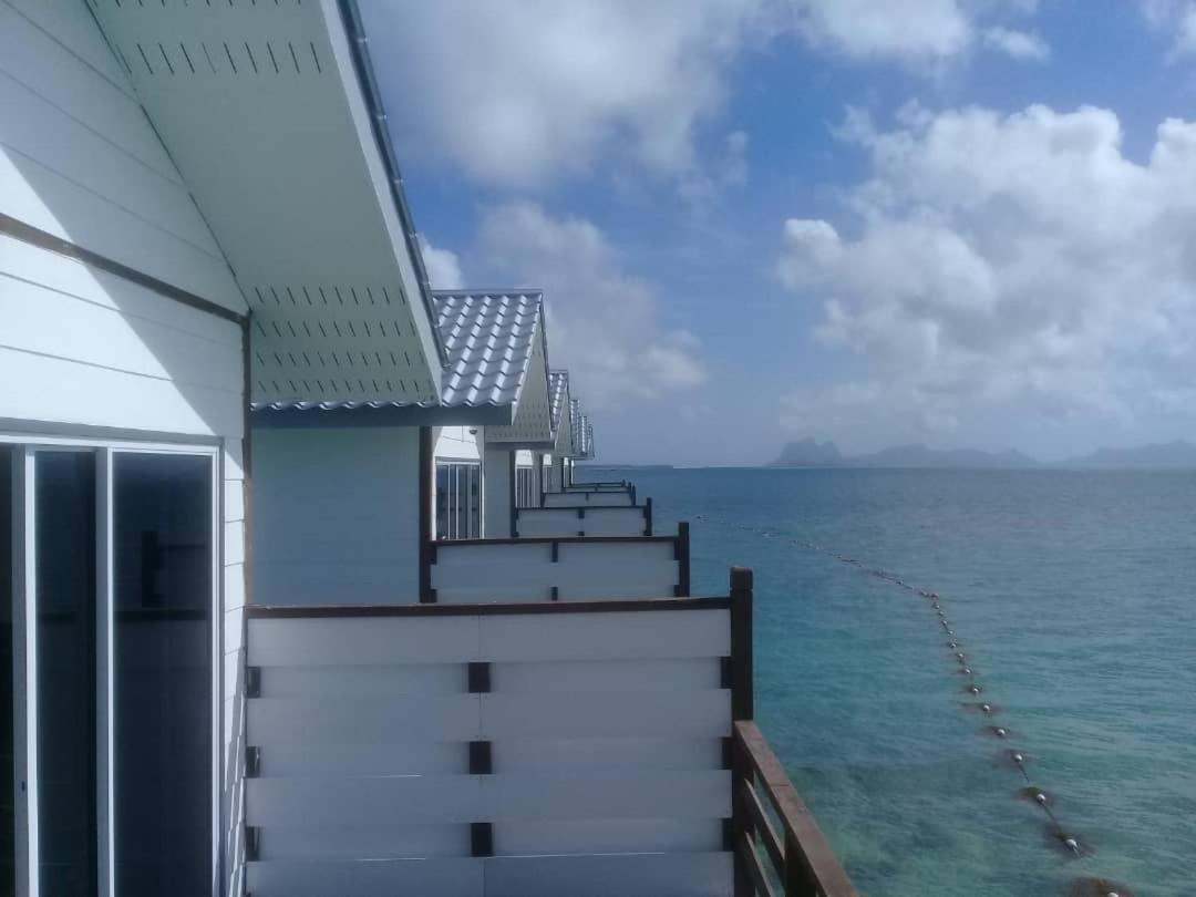 Hôtel Shun Shun Water Bungalows à Semporna Extérieur photo