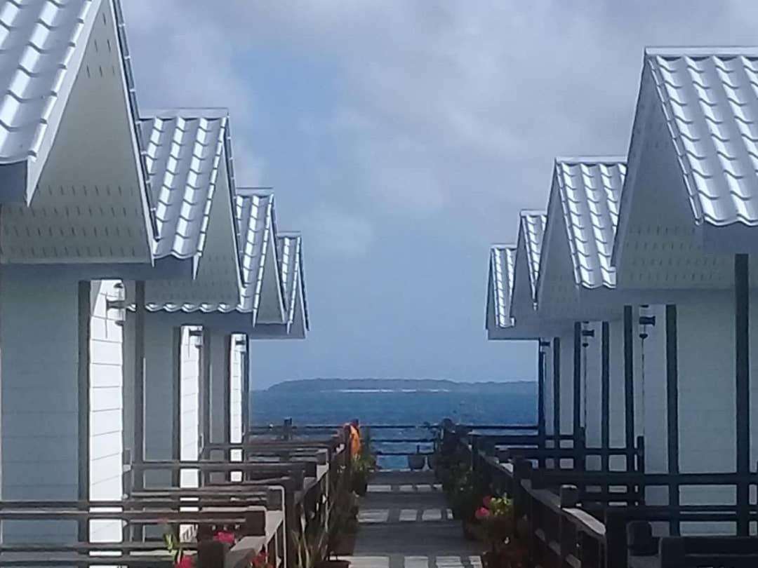 Hôtel Shun Shun Water Bungalows à Semporna Extérieur photo